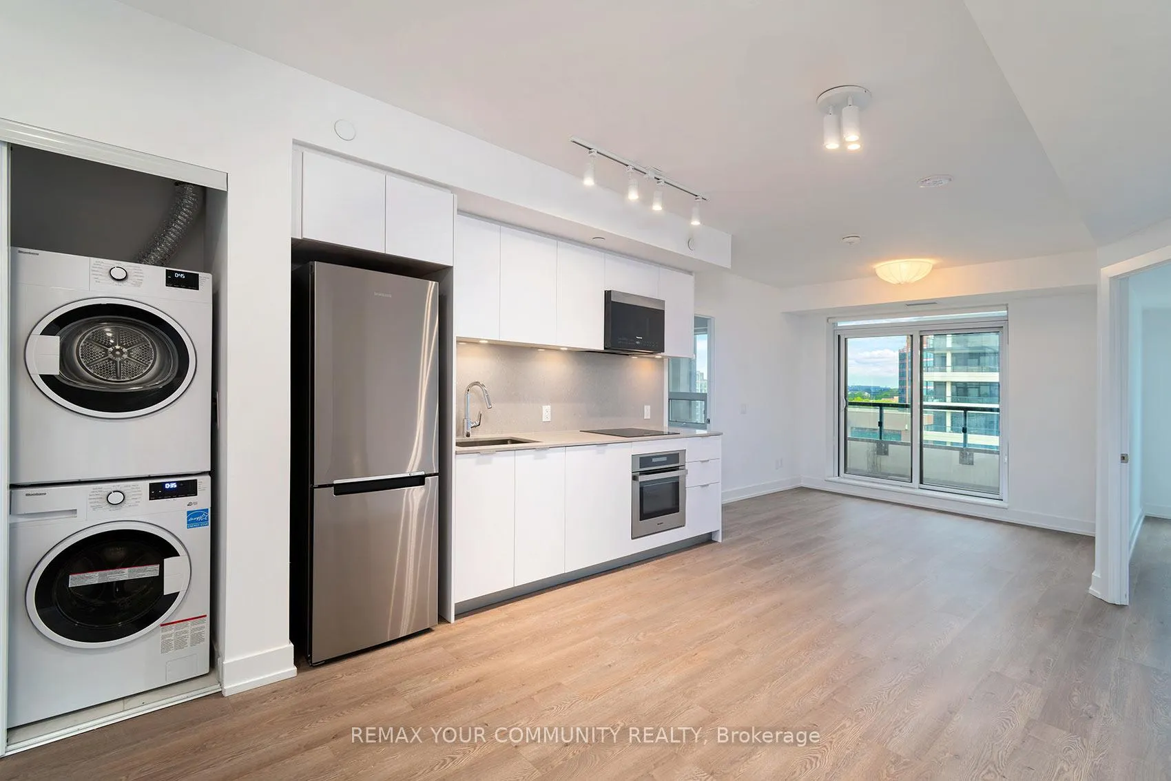 Photo 4 of 8 Cedarland Drive, Markham, Unionville — HOMEH