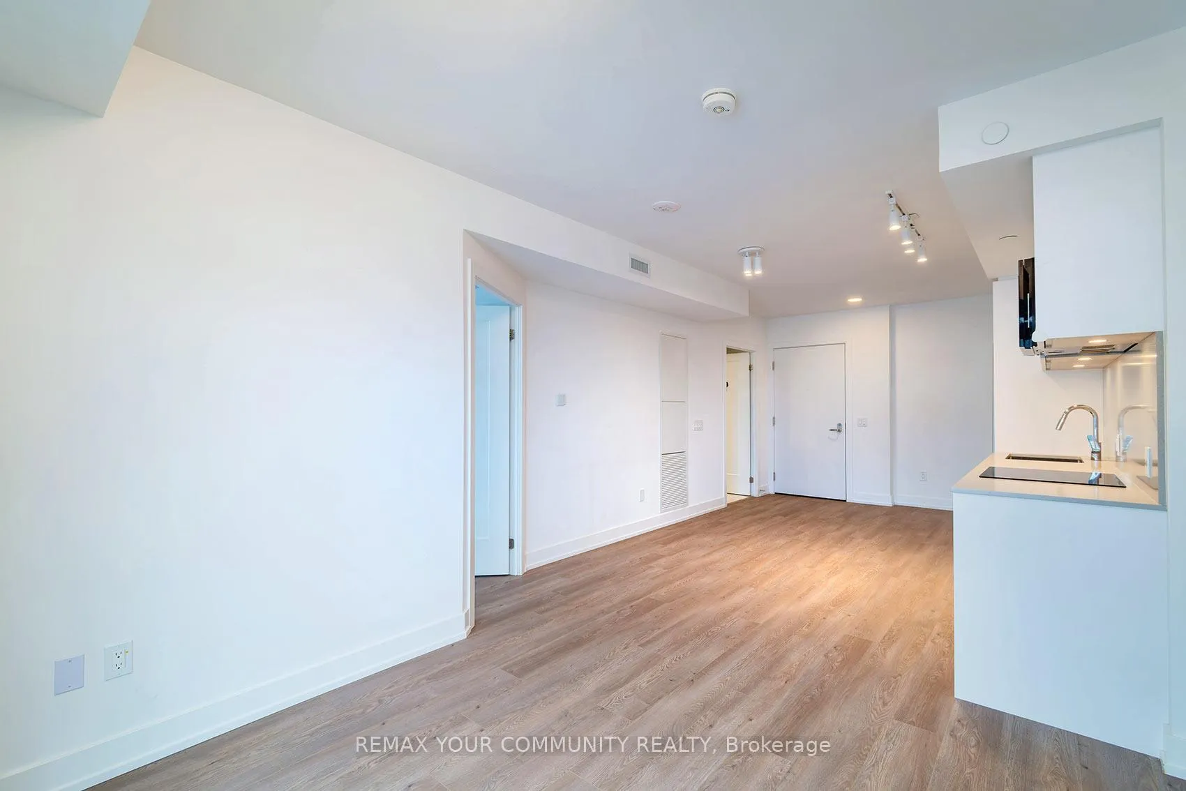 Photo 5 of 8 Cedarland Drive, Markham, Unionville — HOMEH