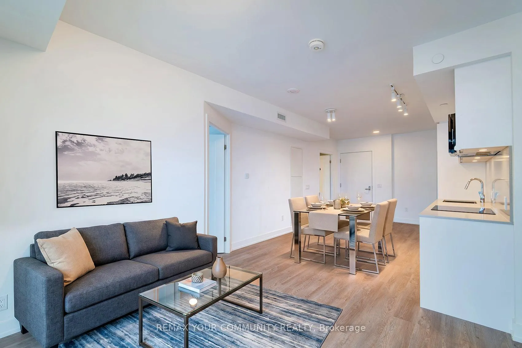 Photo 6 of 8 Cedarland Drive, Markham, Unionville — HOMEH