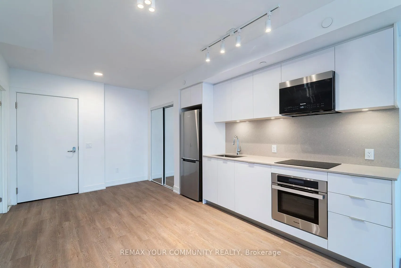 Photo 7 of 8 Cedarland Drive, Markham, Unionville — HOMEH