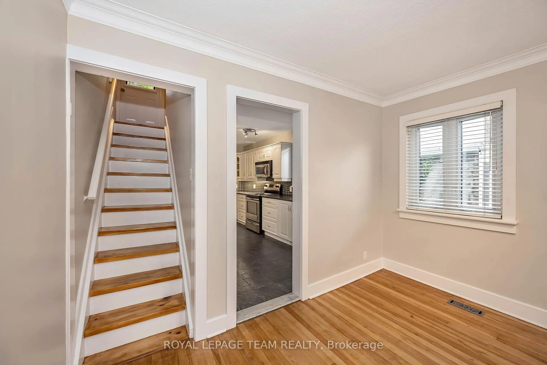 Photo 18 of 4 Queen Mary Street, Ottawa, Overbrook — HOMEH