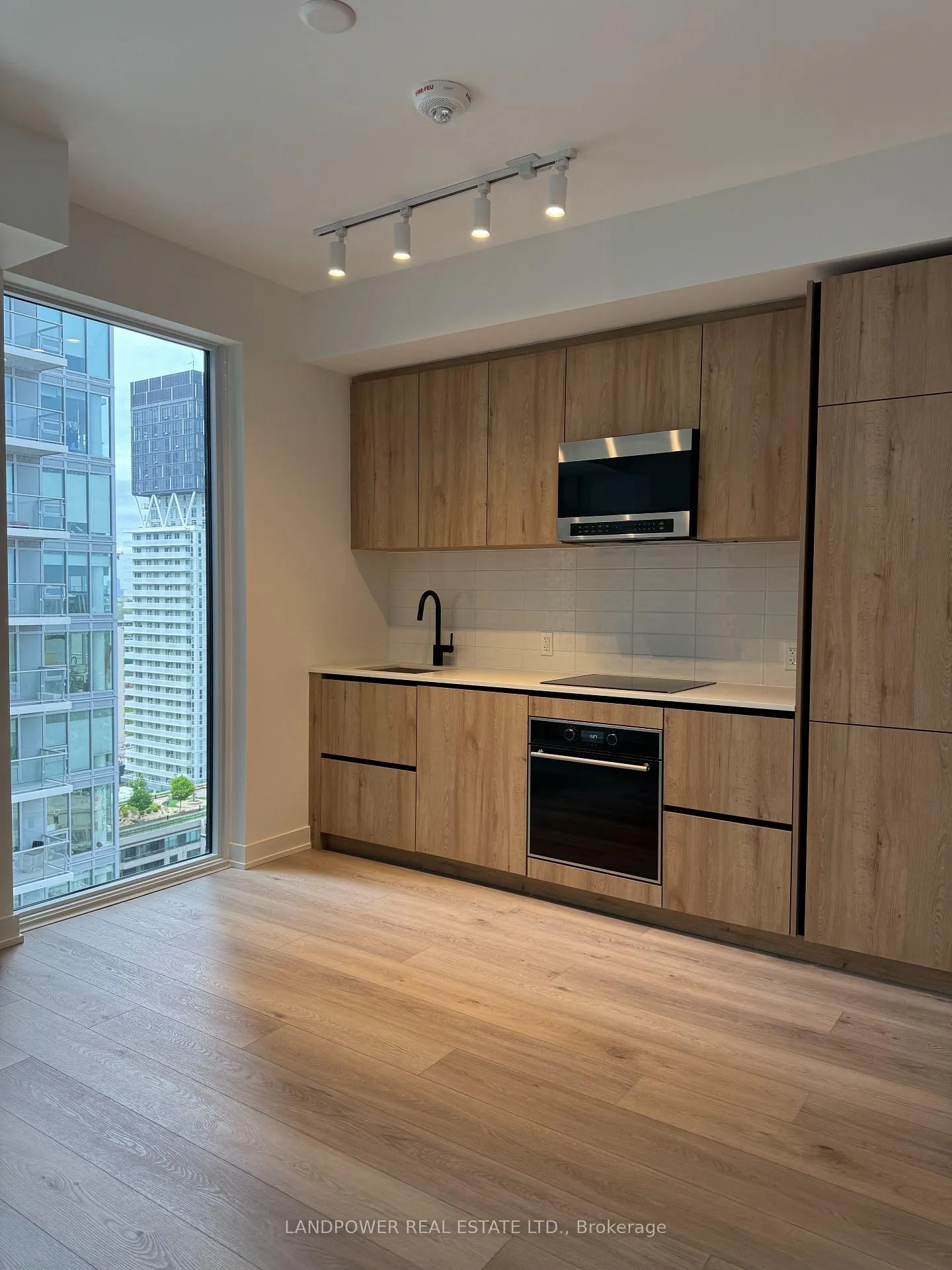 Photo 4 of Unit 2003, 117 Broadway Avenue, Toronto, Mount Pleasant West — HOMEH