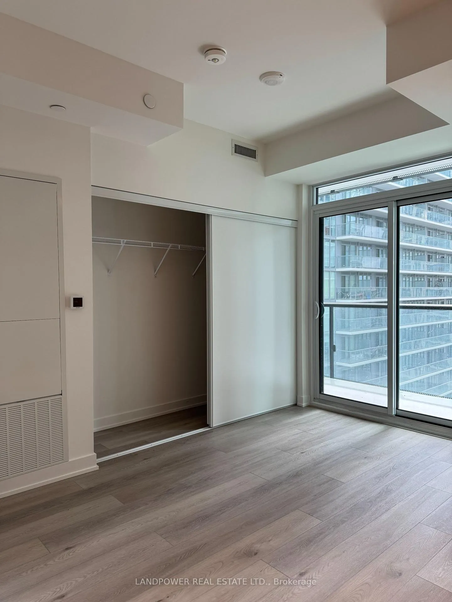 Photo 5 of Unit 2003, 117 Broadway Avenue, Toronto, Mount Pleasant West — HOMEH