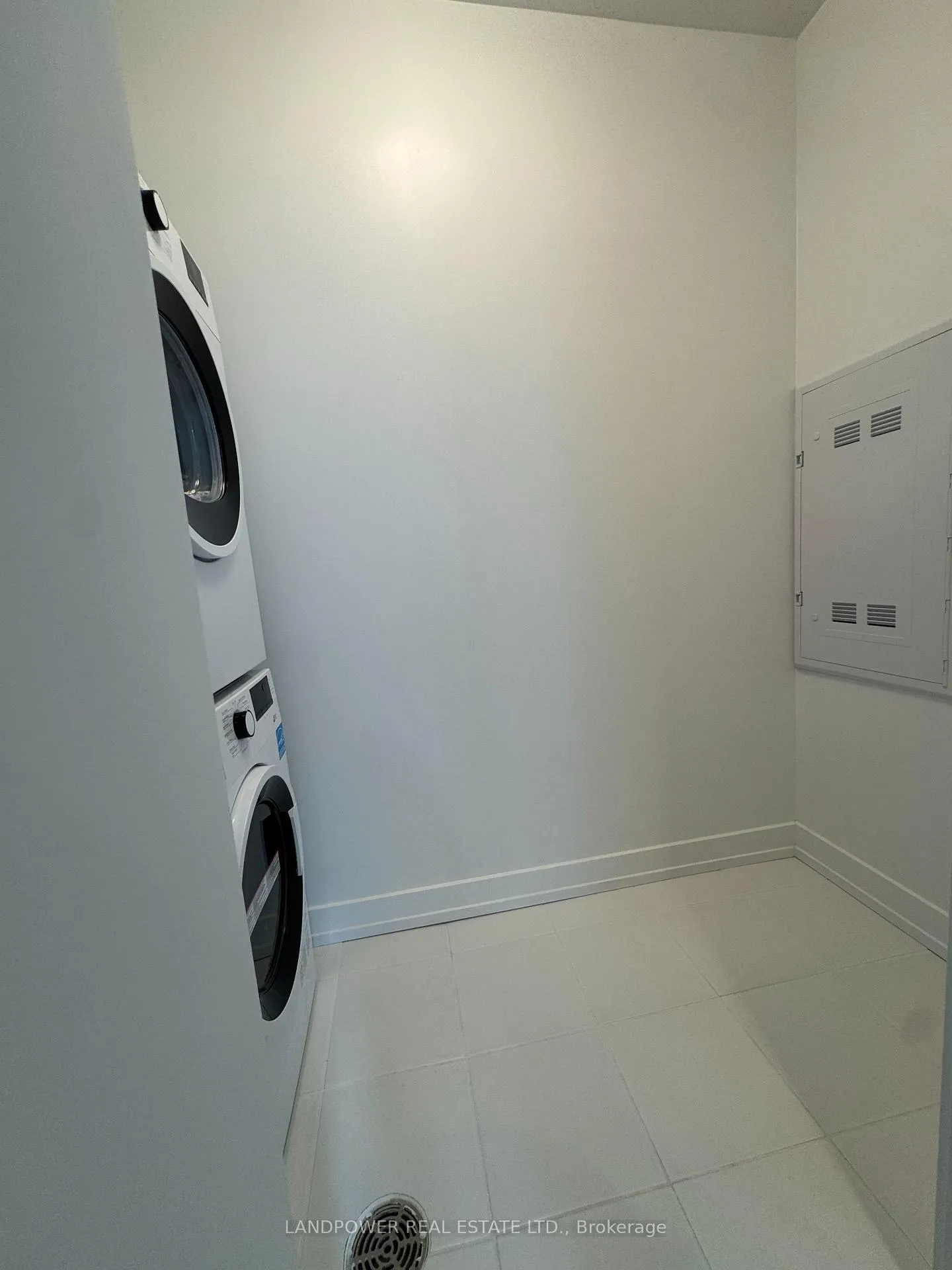 Photo 8 of Unit 2003, 117 Broadway Avenue, Toronto, Mount Pleasant West — HOMEH