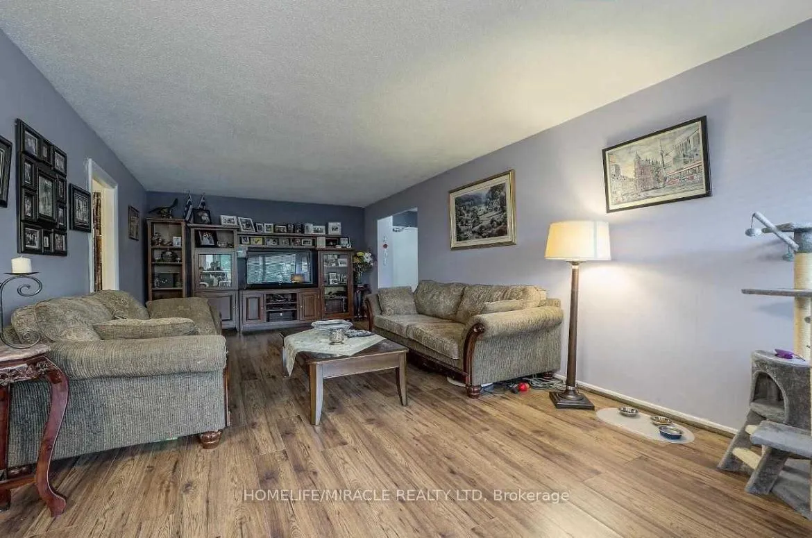 Photo 5 of Unit 216, 60 Pavane Linkway, Toronto, Flemingdon Park — HOMEH