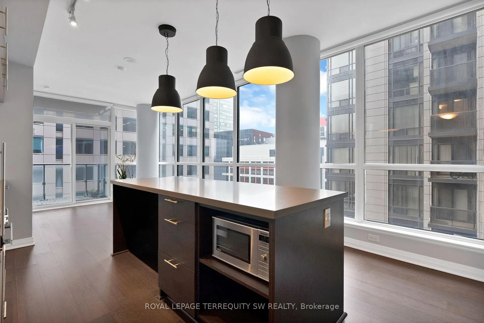Photo 4 of Unit 1305, 8 Mercer Street, Toronto, Waterfront Communities — HOMEH