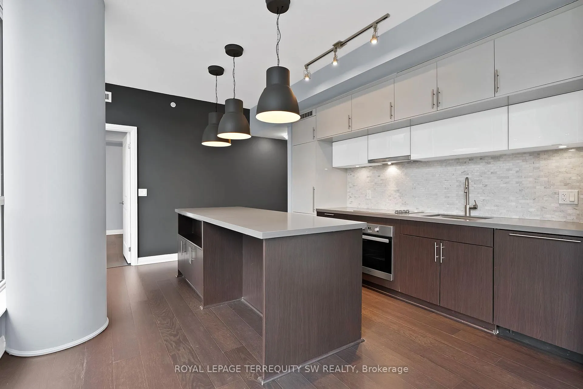 Photo 5 of Unit 1305, 8 Mercer Street, Toronto, Waterfront Communities — HOMEH