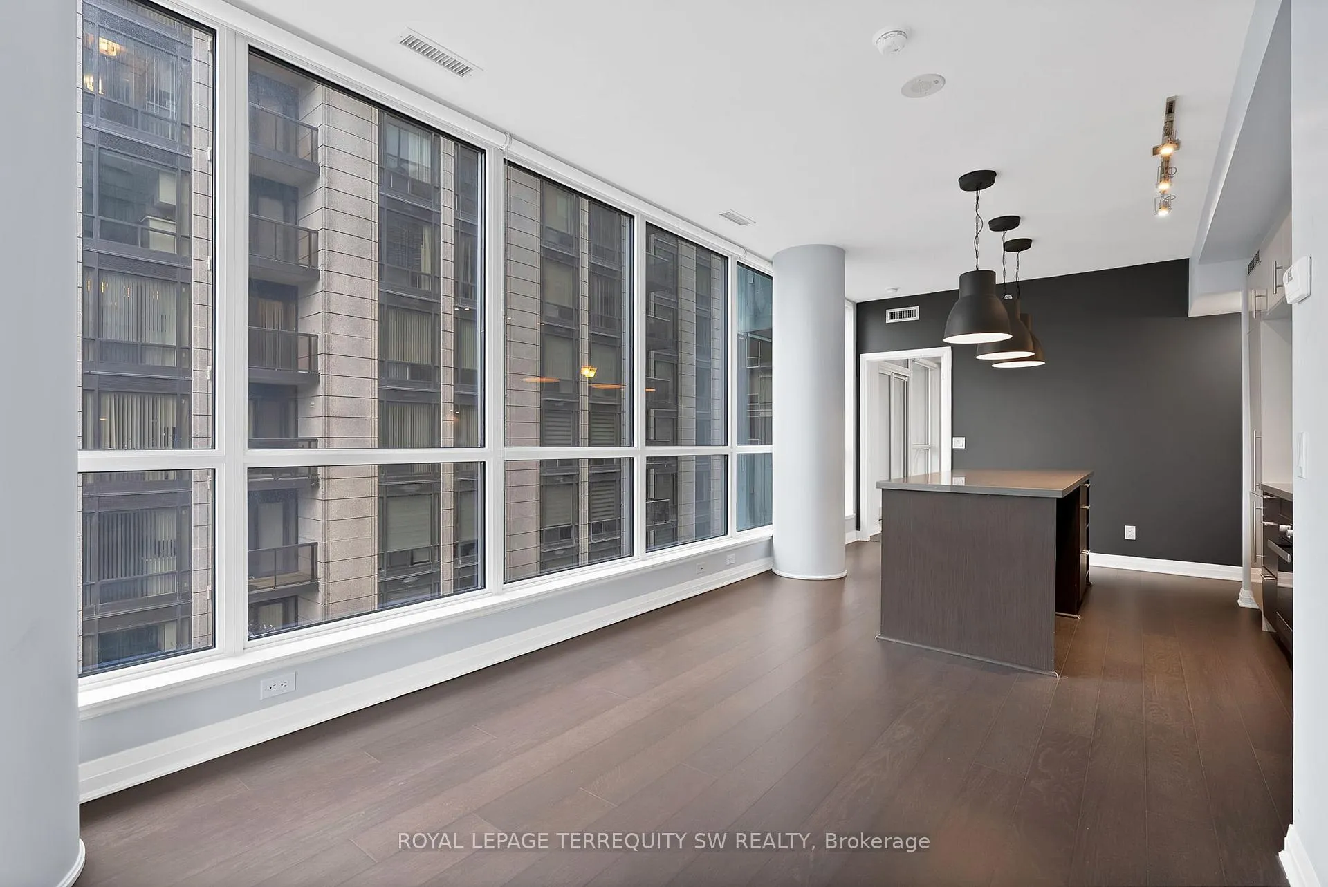 Photo 7 of Unit 1305, 8 Mercer Street, Toronto, Waterfront Communities — HOMEH