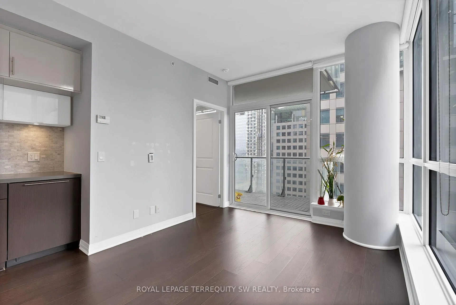 Photo 9 of Unit 1305, 8 Mercer Street, Toronto, Waterfront Communities — HOMEH