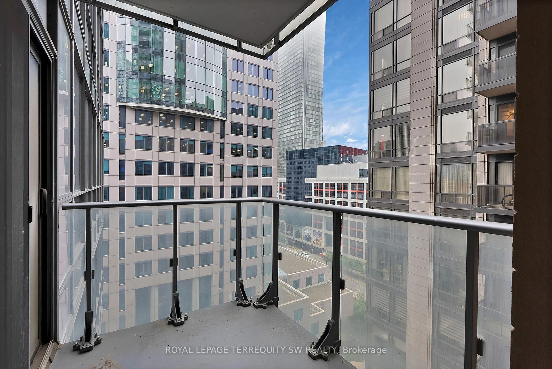 Photo 16 of Unit 1305, 8 Mercer Street, Toronto, Waterfront Communities — HOMEH