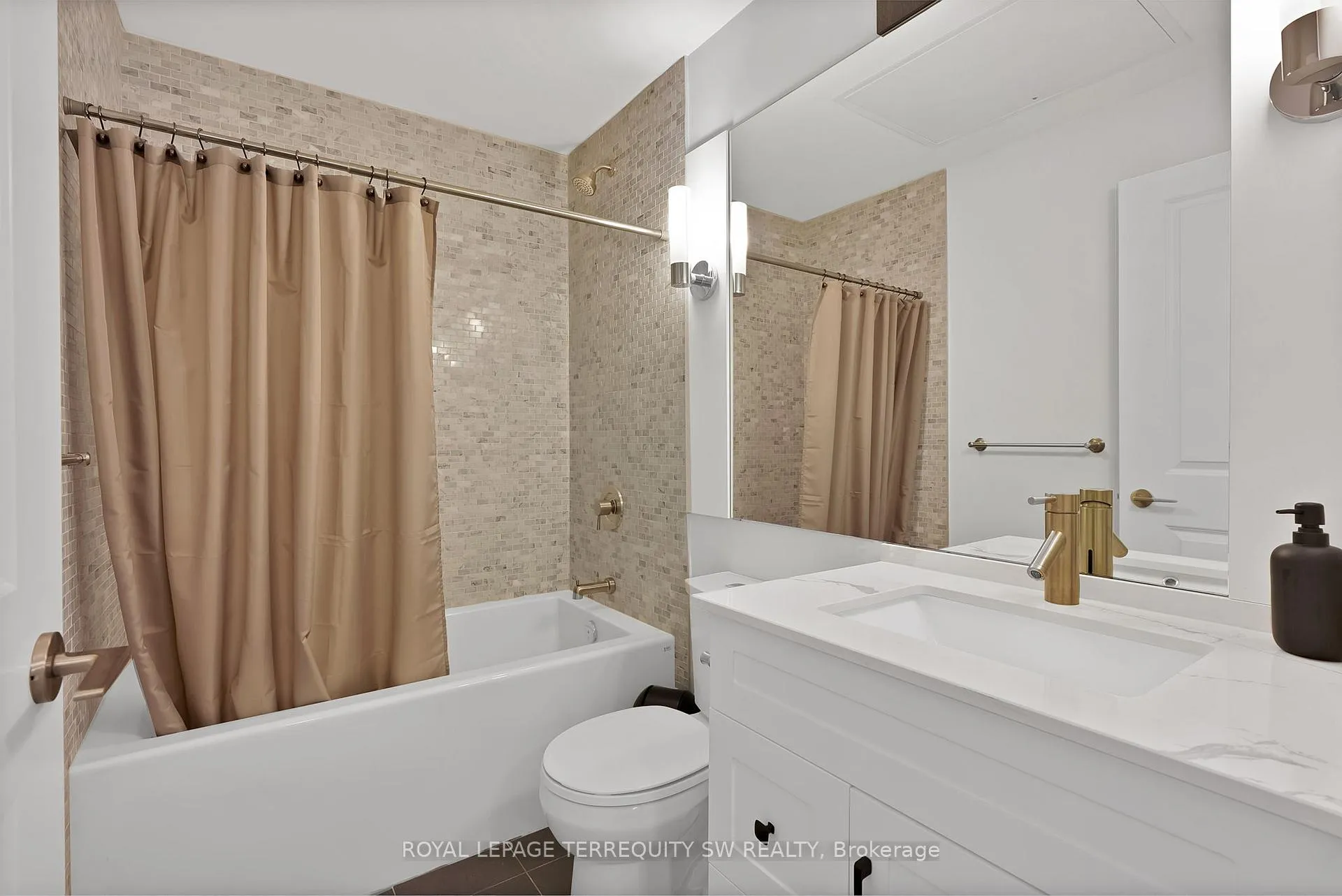 Photo 21 of Unit 1305, 8 Mercer Street, Toronto, Waterfront Communities — HOMEH