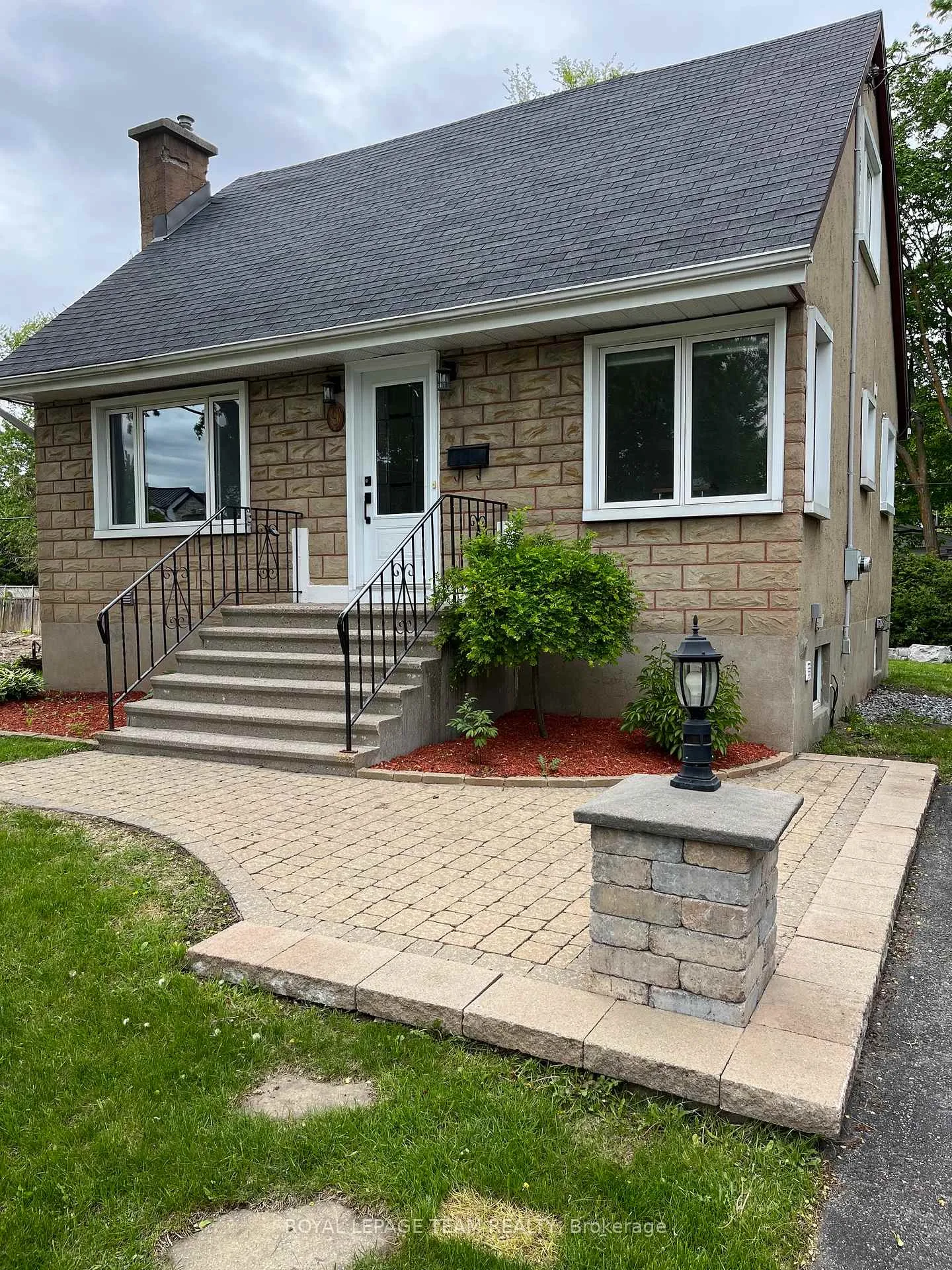 Photo 2 of 9 & 7 Tower Road, Ottawa, Meadowlands/St. Claire Gardens — HOMEH