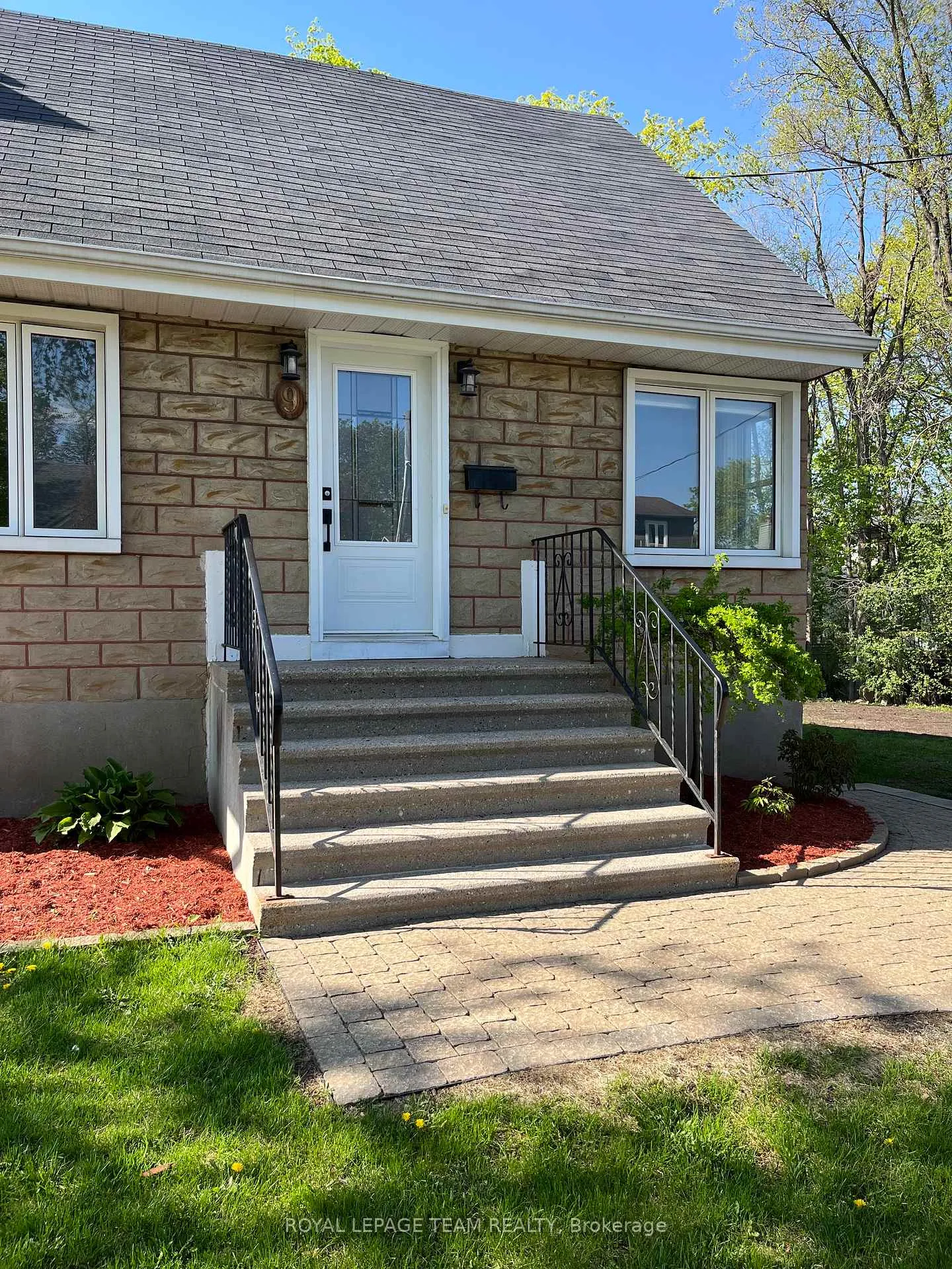 Photo 3 of 9 & 7 Tower Road, Ottawa, Meadowlands/St. Claire Gardens — HOMEH