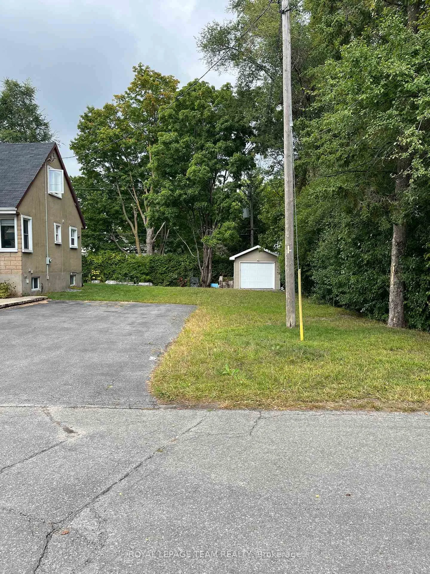 Photo 7 of 9 & 7 Tower Road, Ottawa, Meadowlands/St. Claire Gardens — HOMEH