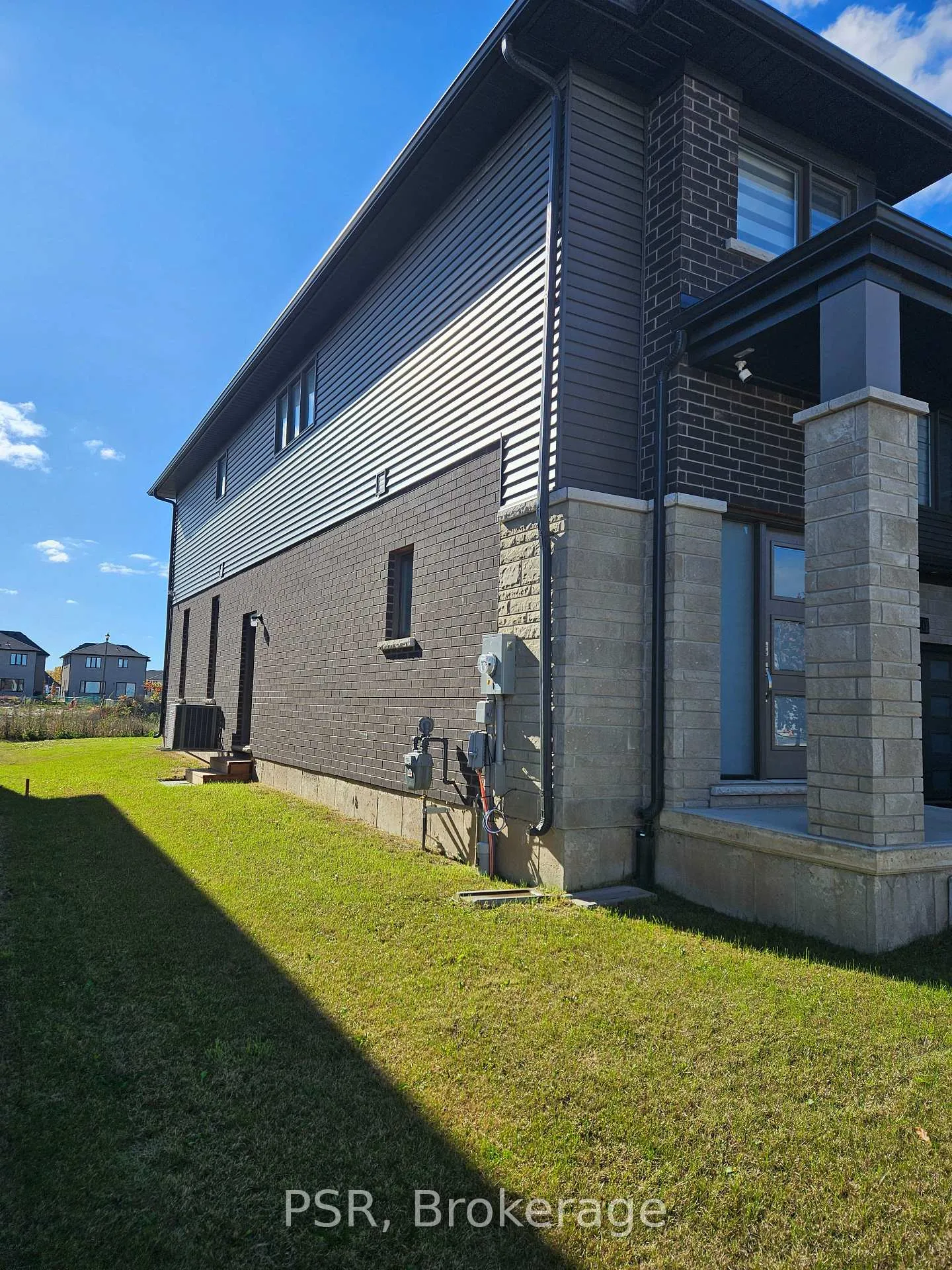 Photo 3 of 82 Acacia Road, Pelham, Fonthill — HOMEH