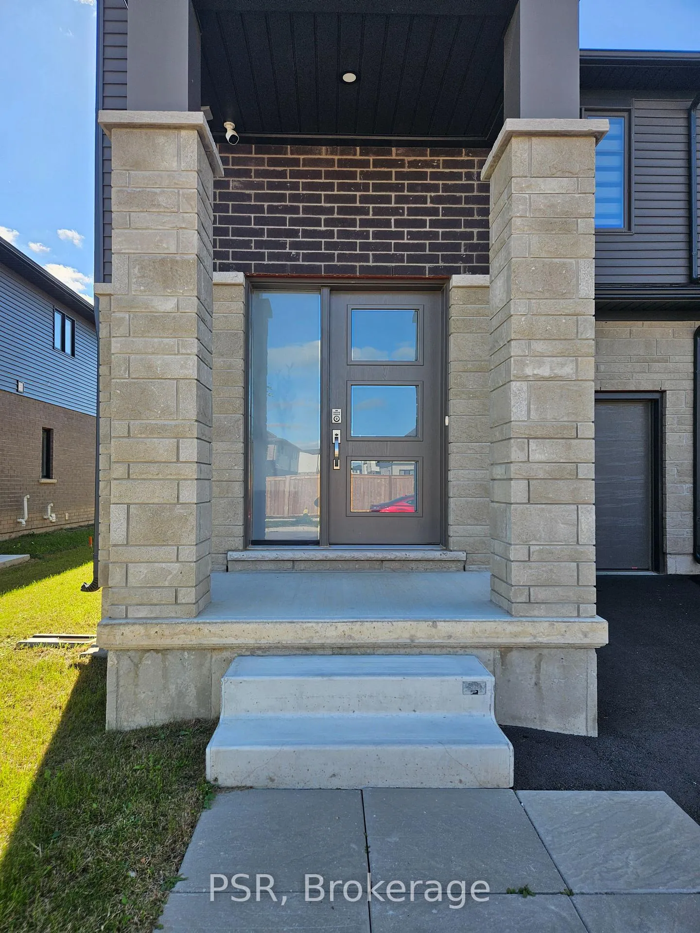 Photo 4 of 82 Acacia Road, Pelham, Fonthill — HOMEH