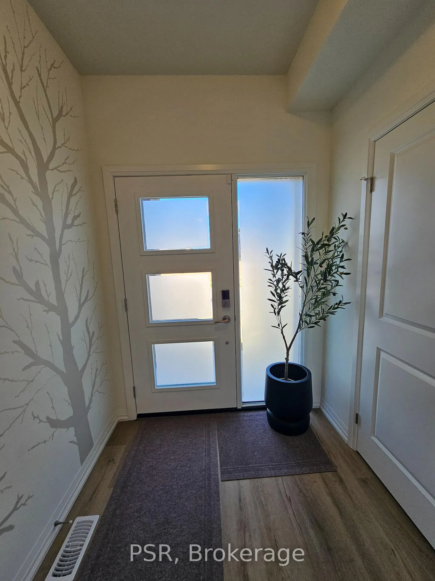 Photo 5 of 82 Acacia Road, Pelham, Fonthill — HOMEH