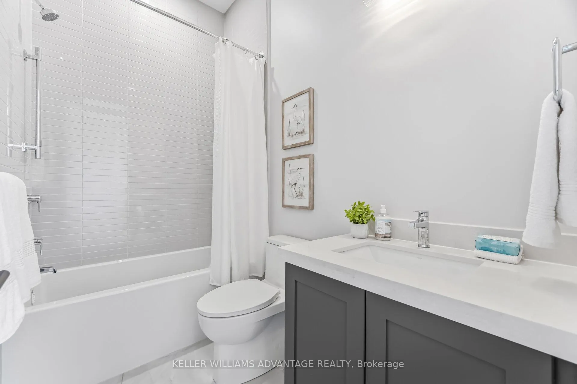 Photo 31 of 711 Hillview Crescent, Pickering, West Shore — HOMEH