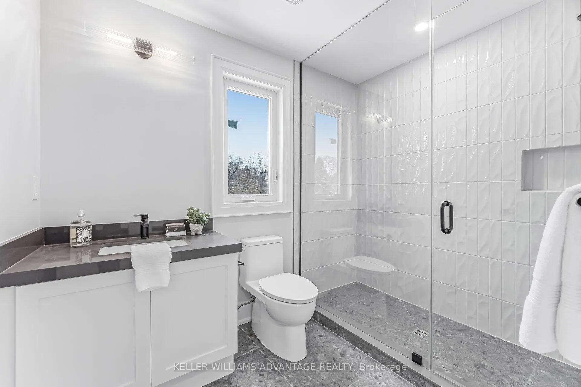 Photo 37 of 711 Hillview Crescent, Pickering, West Shore — HOMEH