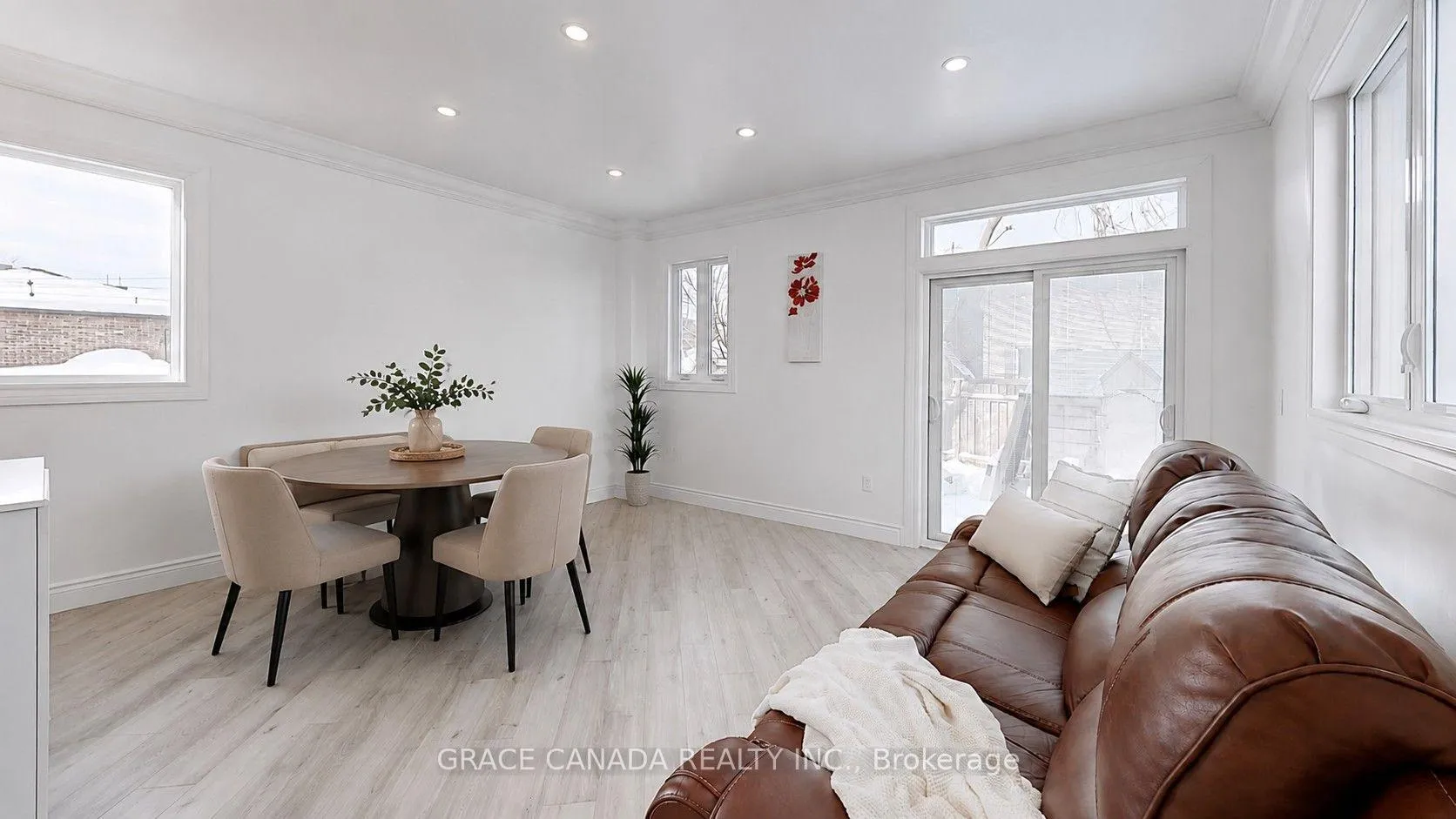 Photo 2 of 85 Albany Avenue, Hamilton, Homeside — HOMEH