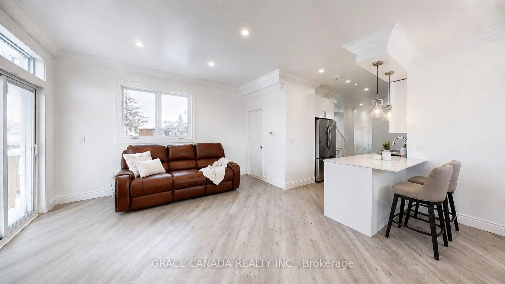 Photo 3 of 85 Albany Avenue, Hamilton, Homeside — HOMEH