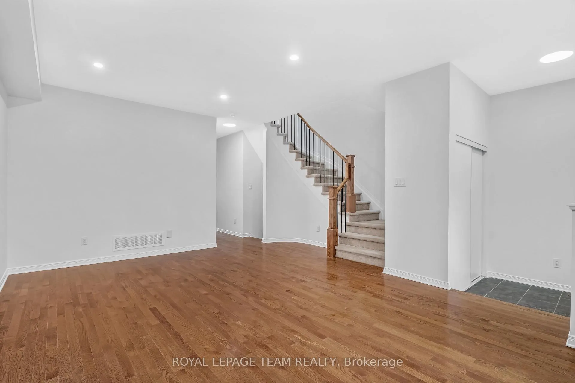 Photo 5 of 349 Sweetflag Street, Ottawa, Barrhaven - Longfields — HOMEH