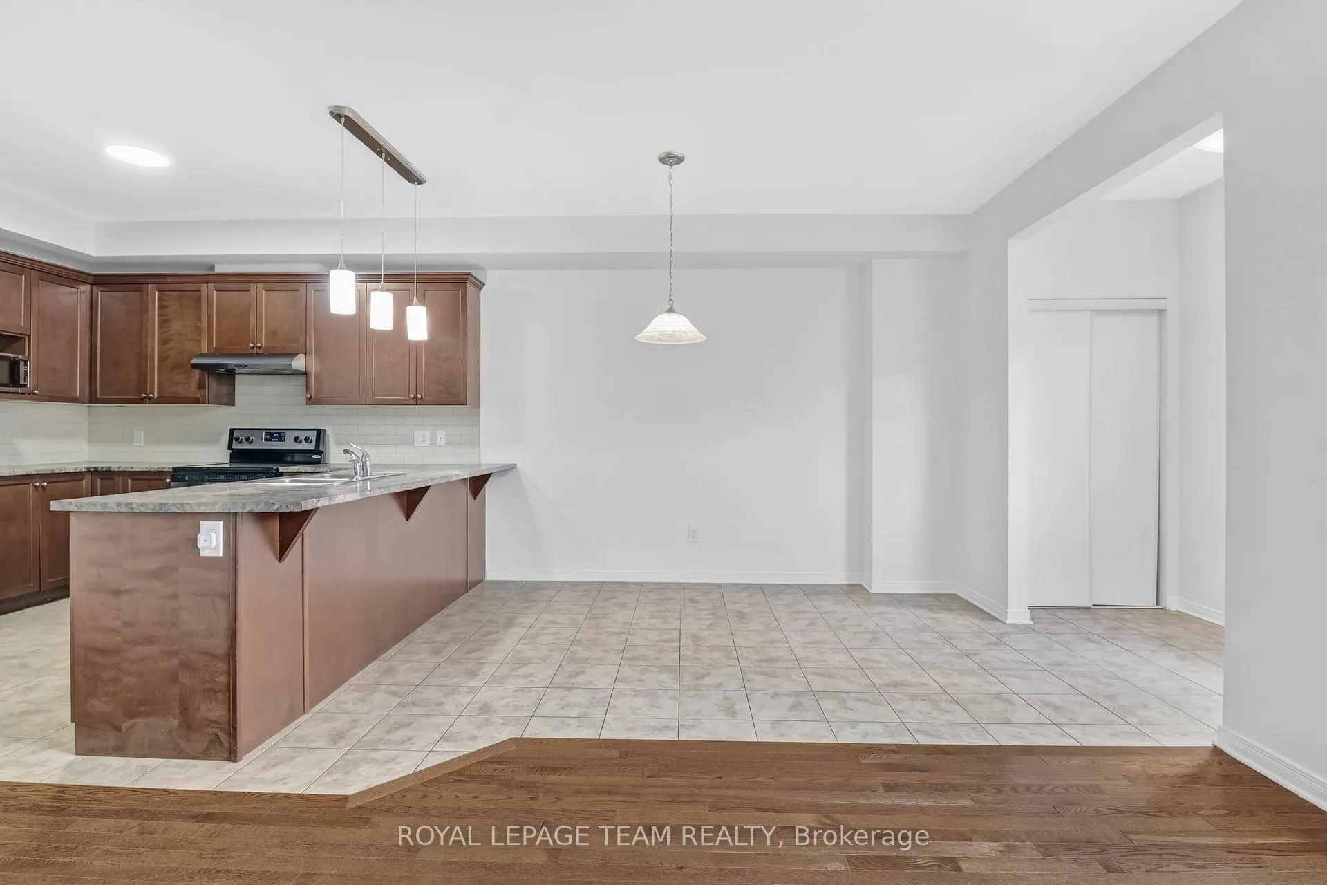 Photo 13 of 349 Sweetflag Street, Ottawa, Barrhaven - Longfields — HOMEH