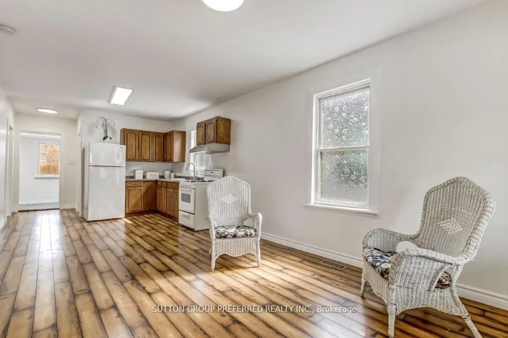 Photo 5 of 272 Sanders Street, London, East M — HOMEH