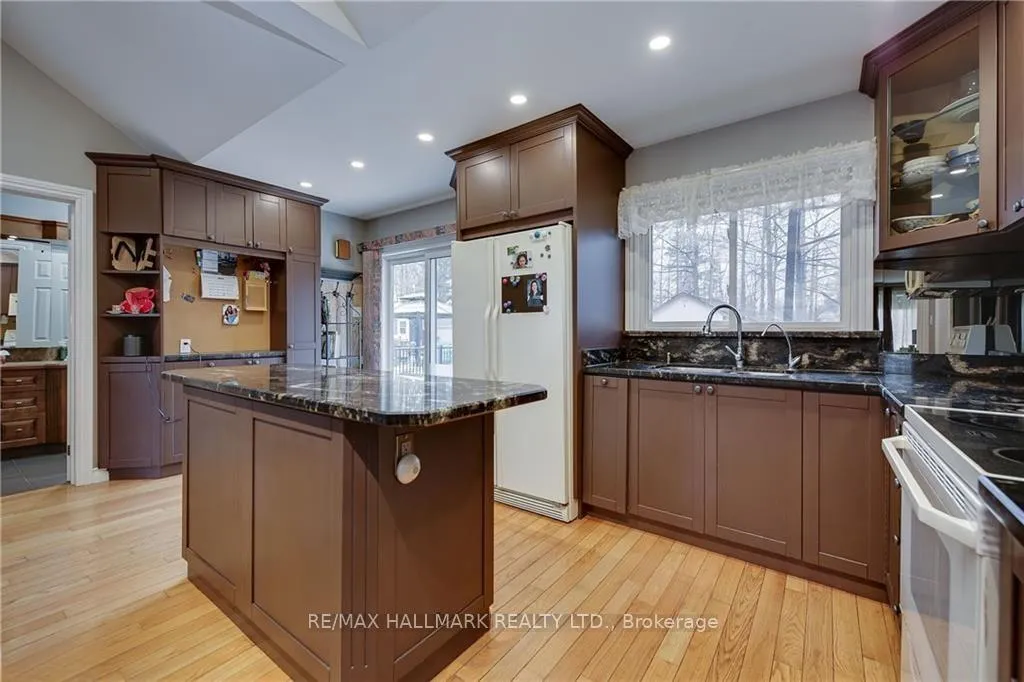 Photo 2 of 2052 Centre Avenue, Innisfil, Alcona — HOMEH