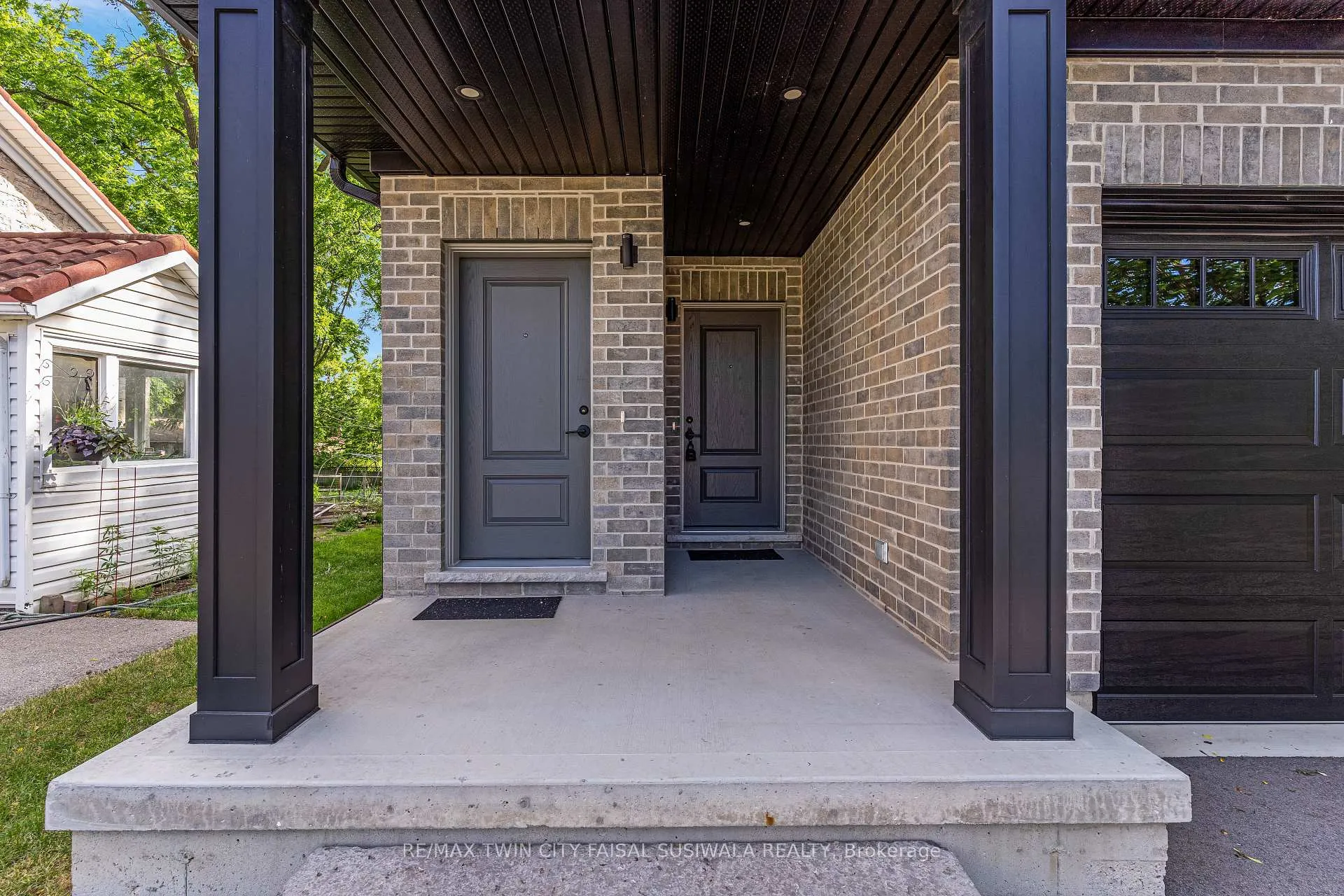 Photo 2 of 1188 Queenston Road, Cambridge, Preston South — HOMEH