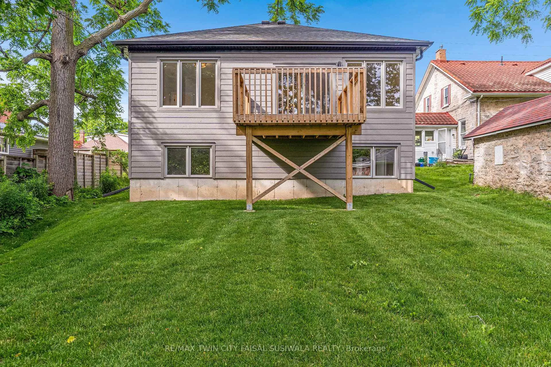 Photo 5 of 1188 Queenston Road, Cambridge, Preston South — HOMEH