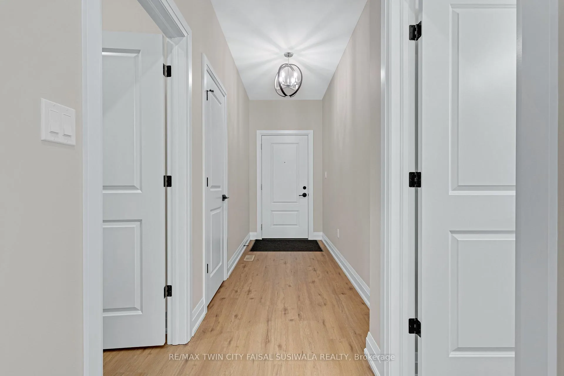 Photo 8 of 1188 Queenston Road, Cambridge, Preston South — HOMEH