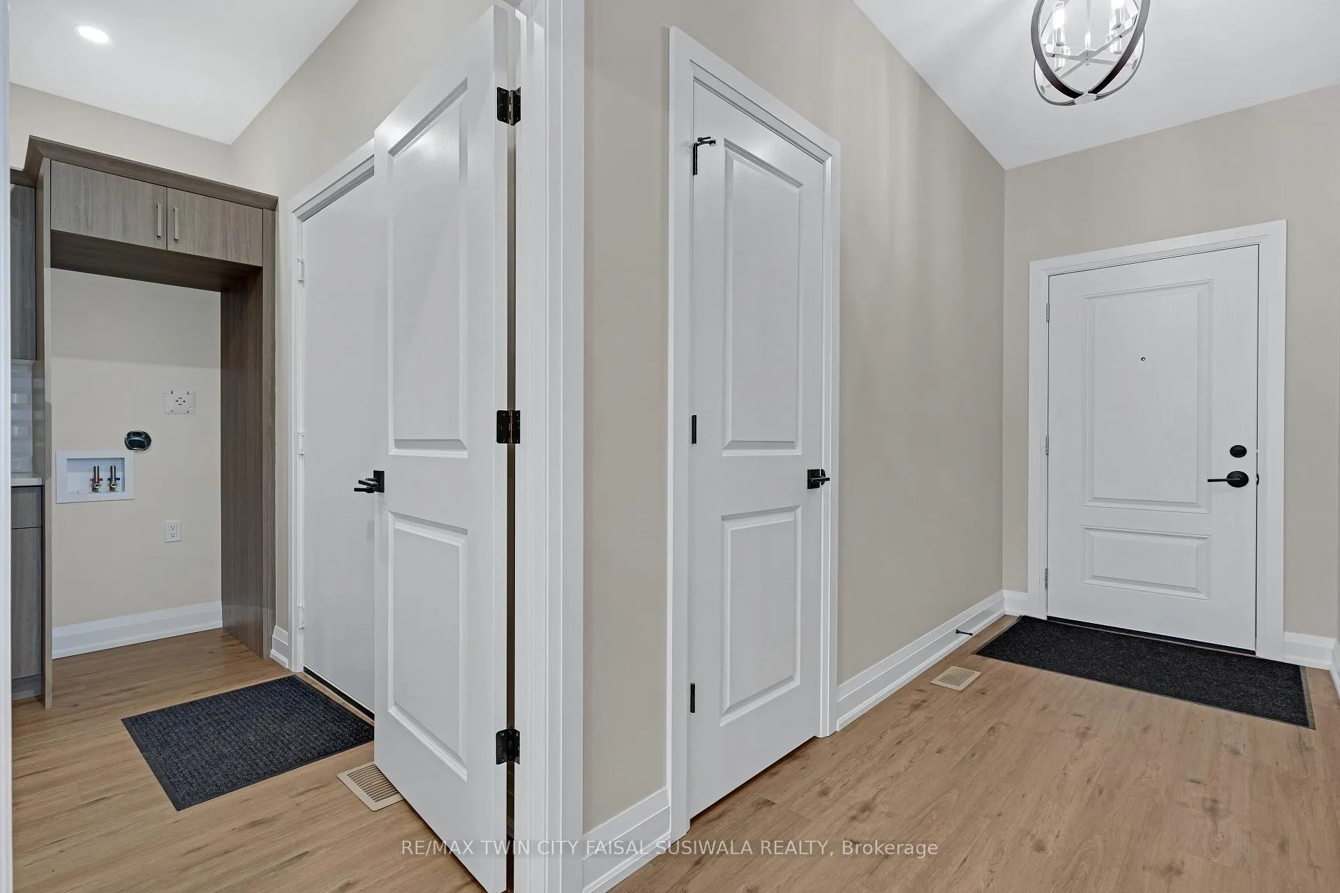 Photo 9 of 1188 Queenston Road, Cambridge, Preston South — HOMEH