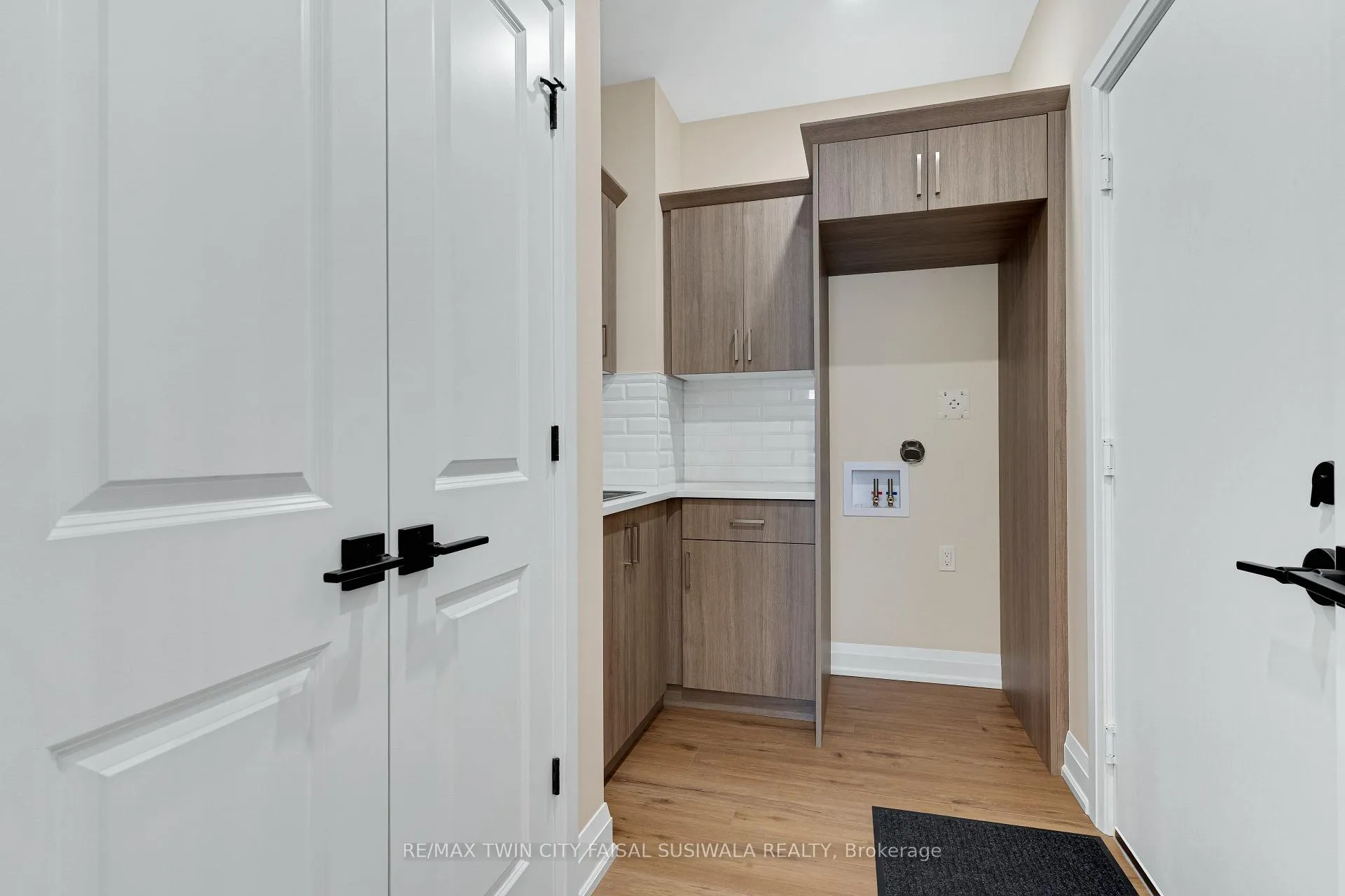 Photo 10 of 1188 Queenston Road, Cambridge, Preston South — HOMEH