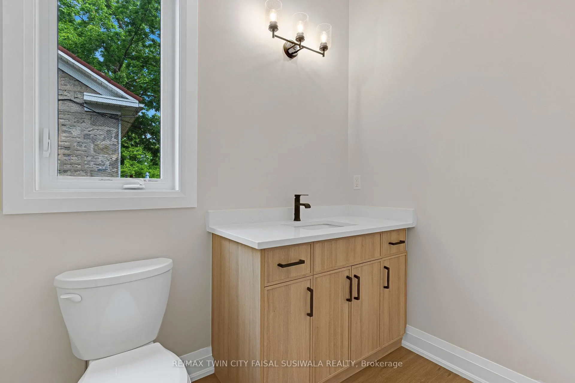 Photo 11 of 1188 Queenston Road, Cambridge, Preston South — HOMEH