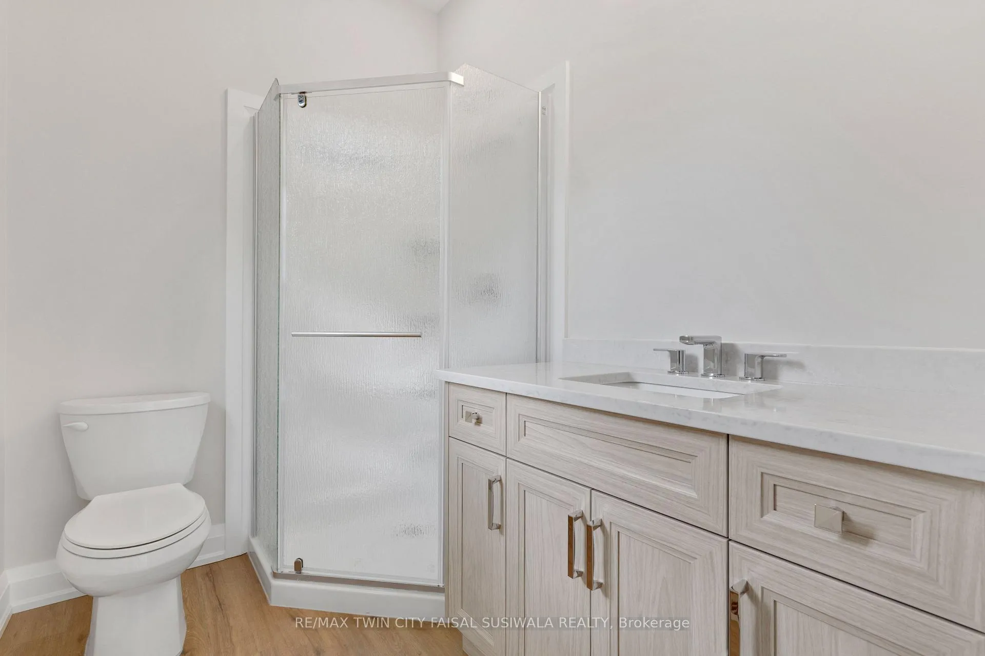 Photo 17 of 1188 Queenston Road, Cambridge, Preston South — HOMEH