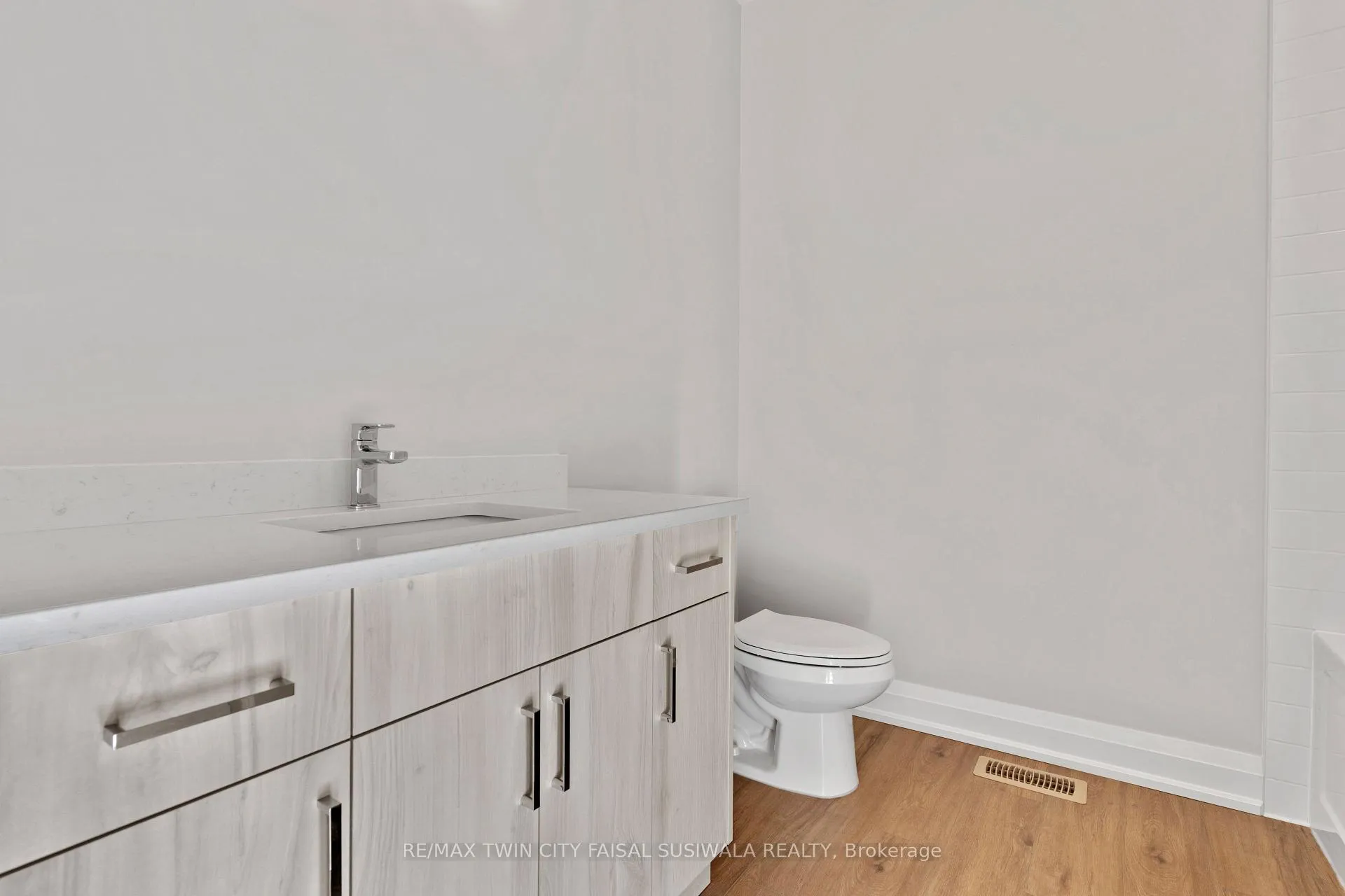 Photo 19 of 1188 Queenston Road, Cambridge, Preston South — HOMEH