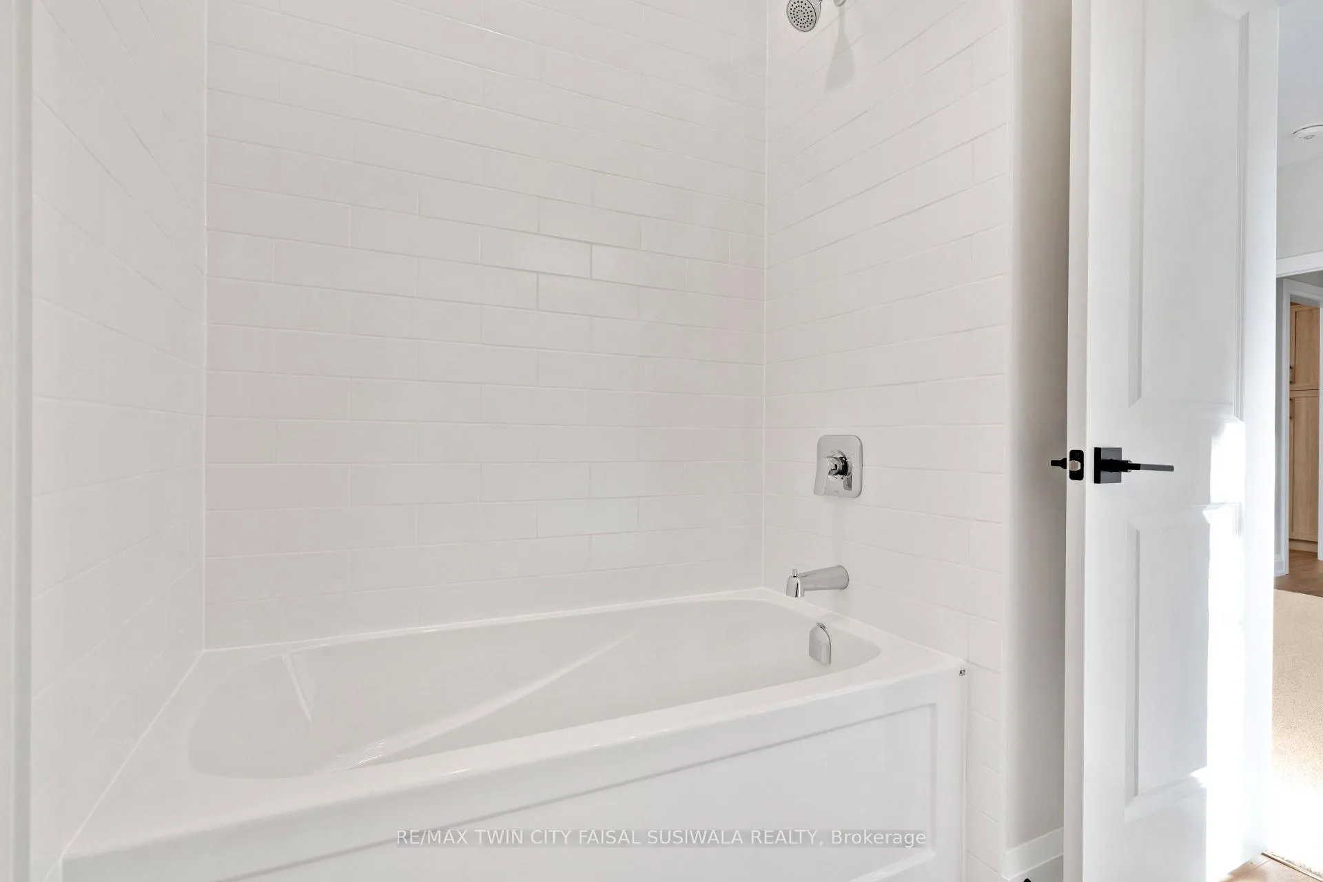 Photo 20 of 1188 Queenston Road, Cambridge, Preston South — HOMEH