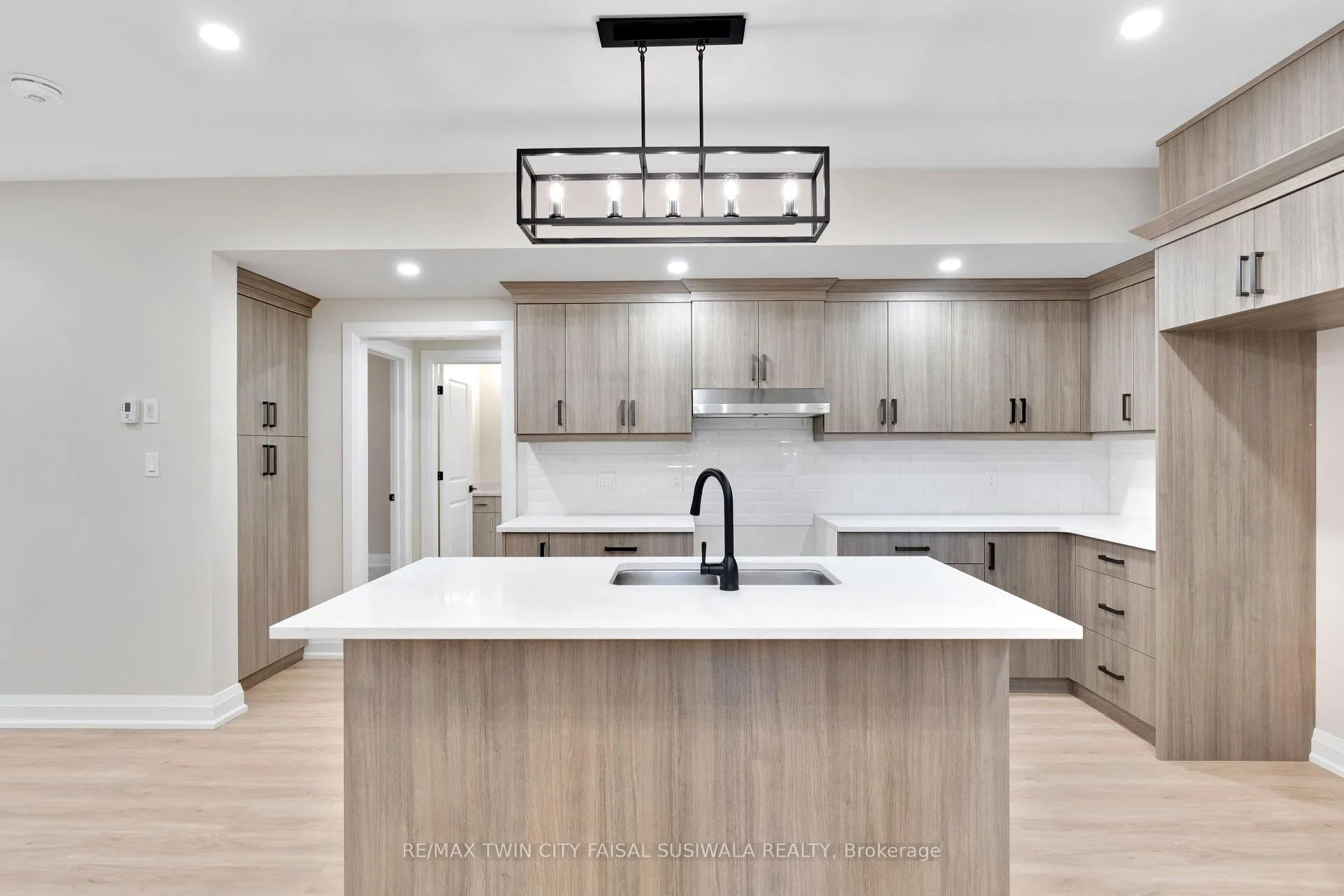 Photo 26 of 1188 Queenston Road, Cambridge, Preston South — HOMEH