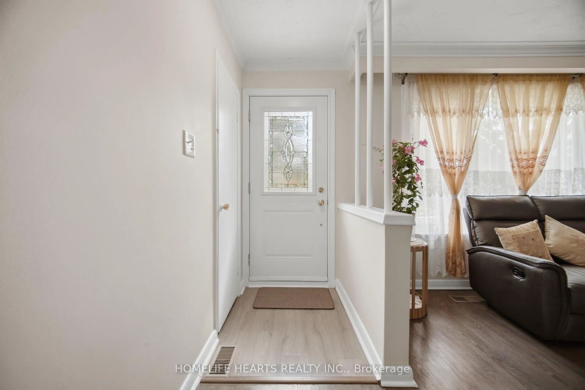 Photo 4 of 32 Jansusie Road, Etobicoke, West Humber-Clairville — HOMEH