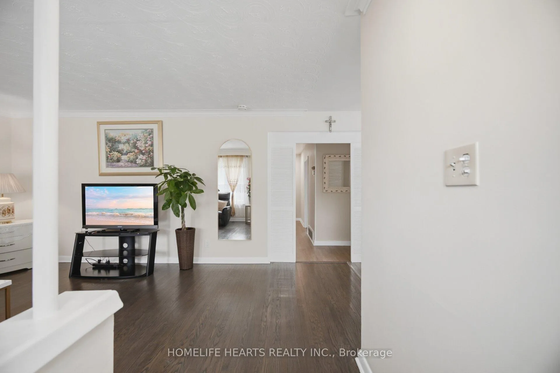 Photo 5 of 32 Jansusie Road, Etobicoke, West Humber-Clairville — HOMEH