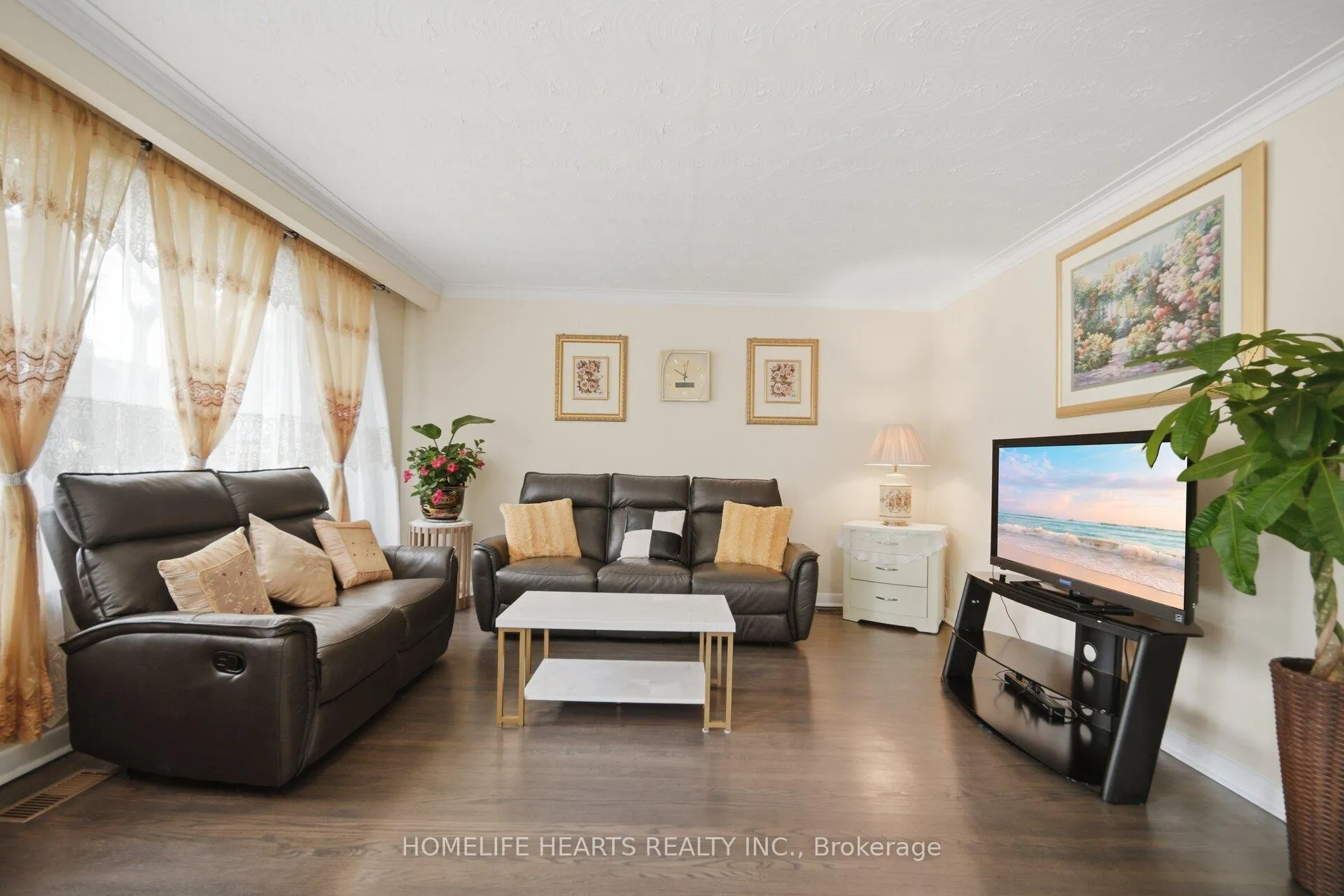 Photo 6 of 32 Jansusie Road, Etobicoke, West Humber-Clairville — HOMEH