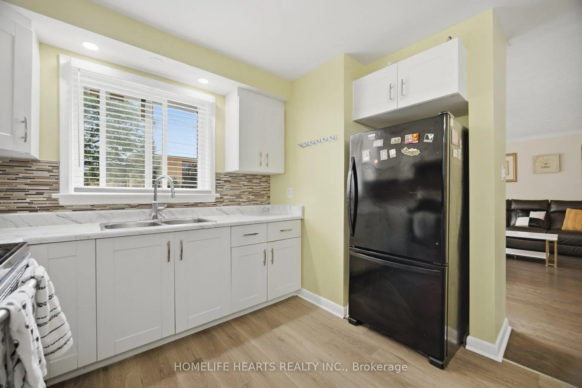 Photo 11 of 32 Jansusie Road, Etobicoke, West Humber-Clairville — HOMEH
