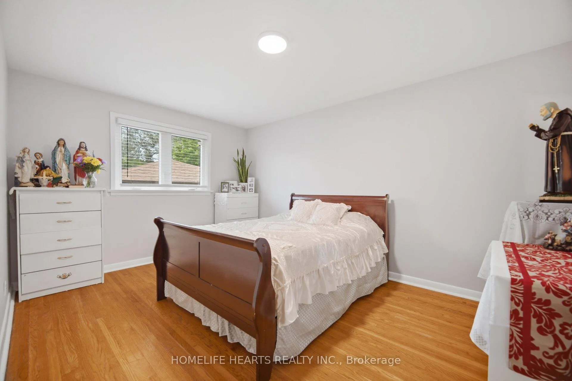 Photo 13 of 32 Jansusie Road, Etobicoke, West Humber-Clairville — HOMEH