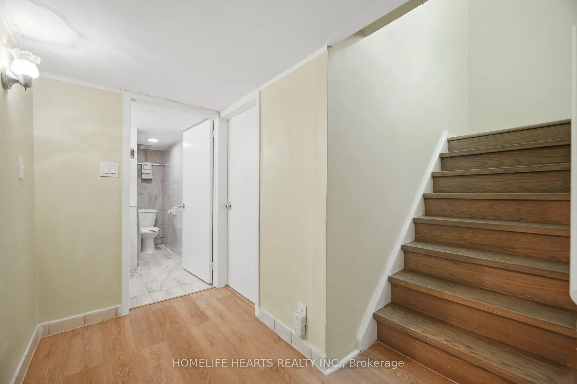 Photo 22 of 32 Jansusie Road, Etobicoke, West Humber-Clairville — HOMEH