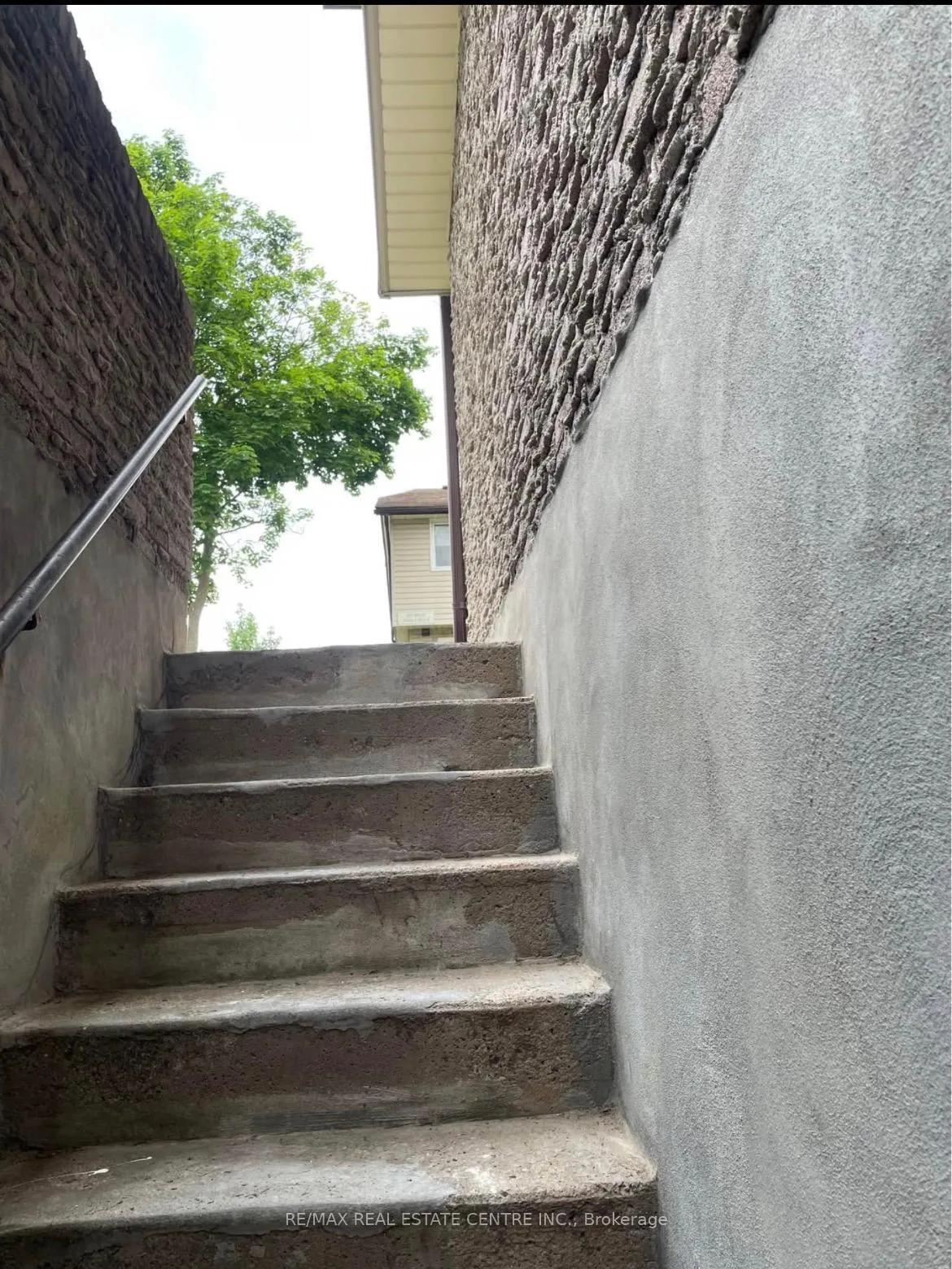 Photo 2 of Unit 16, 453 Albert Street, Waterloo, Lakeshore Village — HOMEH
