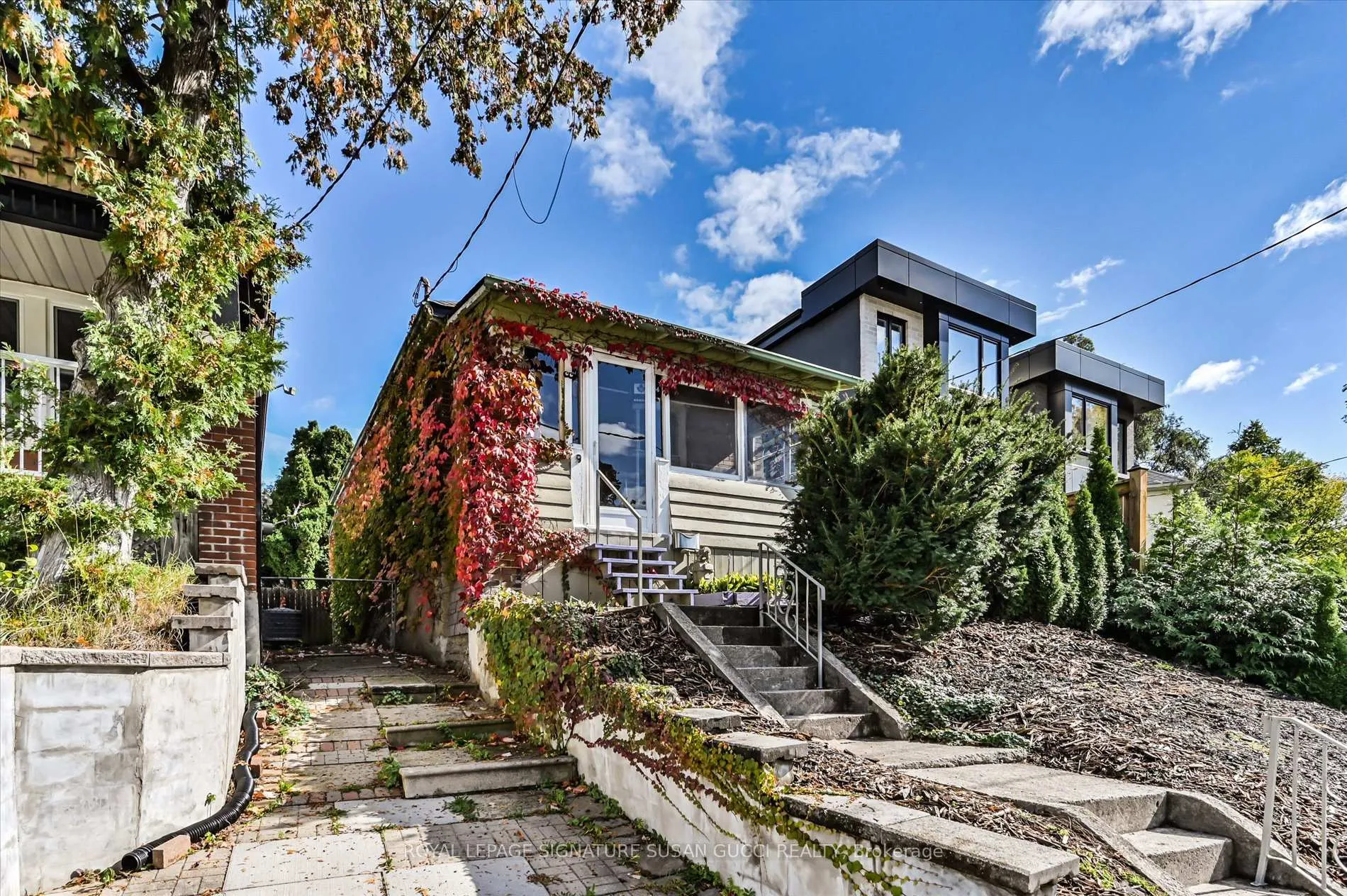 Photo 1 of 9 Everett Crescent, Toronto, Woodbine-Lumsden — HOMEH