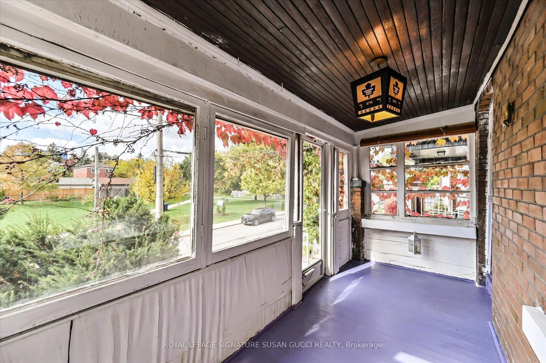 Photo 4 of 9 Everett Crescent, Toronto, Woodbine-Lumsden — HOMEH