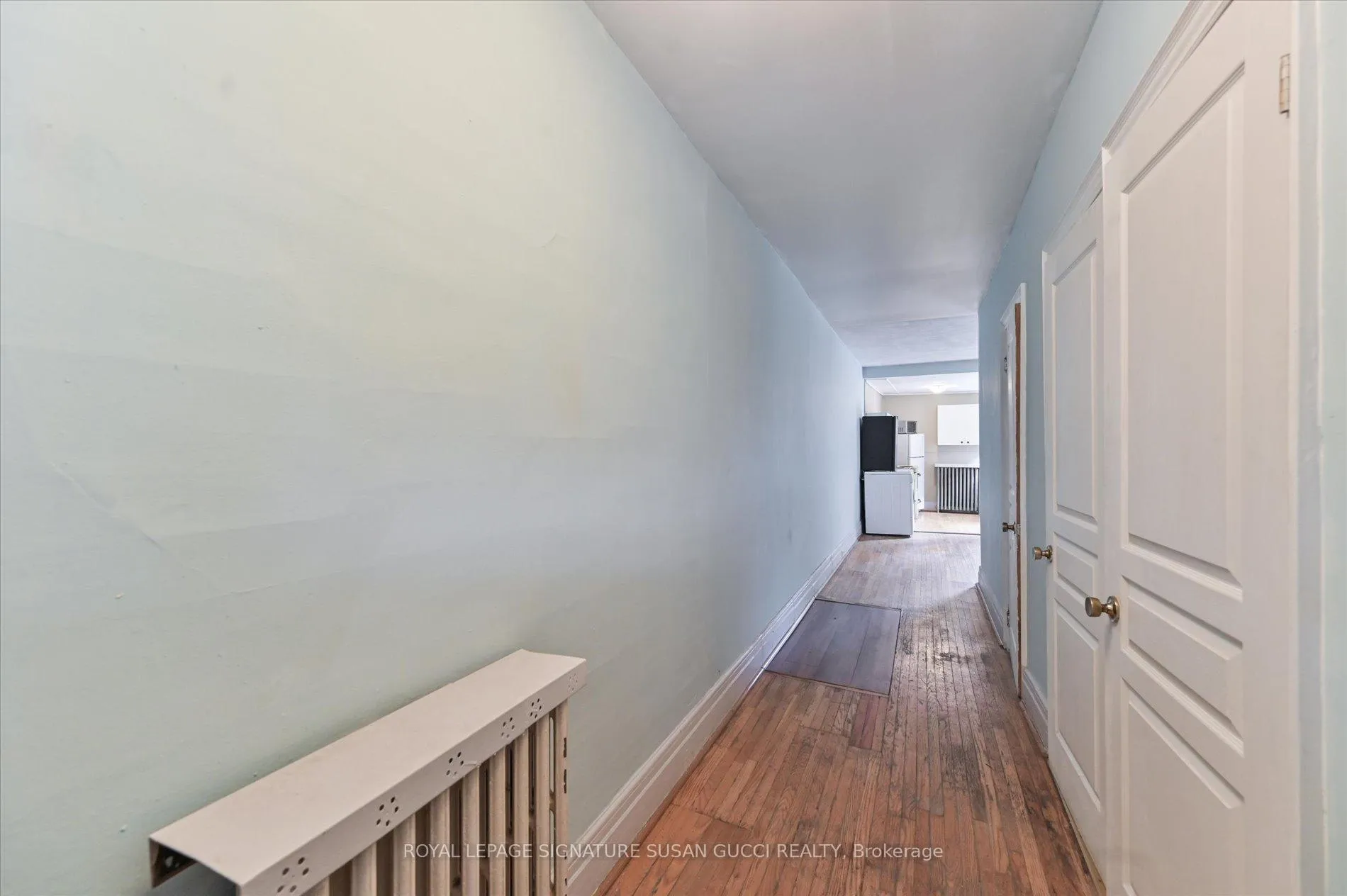 Photo 6 of 9 Everett Crescent, Toronto, Woodbine-Lumsden — HOMEH