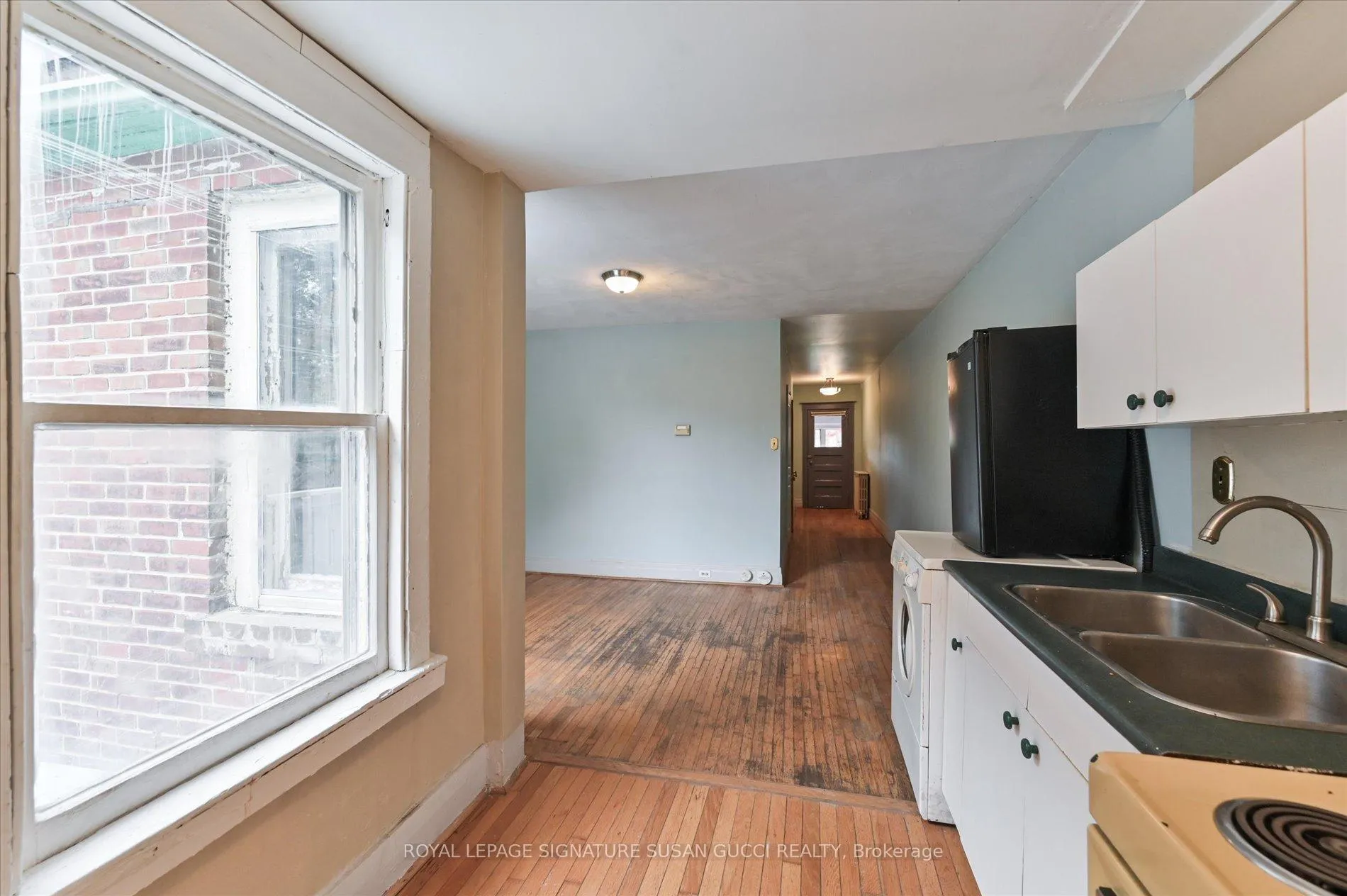 Photo 12 of 9 Everett Crescent, Toronto, Woodbine-Lumsden — HOMEH